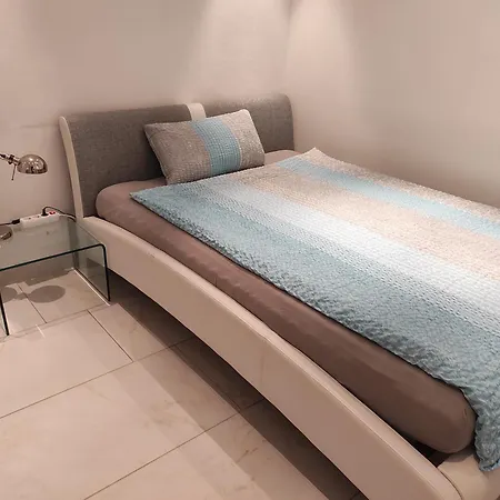 Apartmán Stadtapartment Mit Balkon *